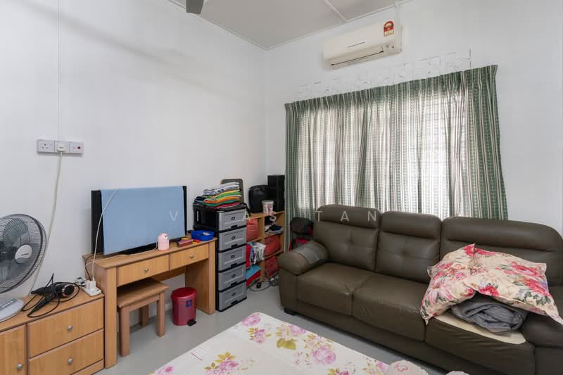 1-storey Terraced House for Sale in Taman Berkeley (Klang) - Vitas Tan - Living Room - PropertyGuru.com.my