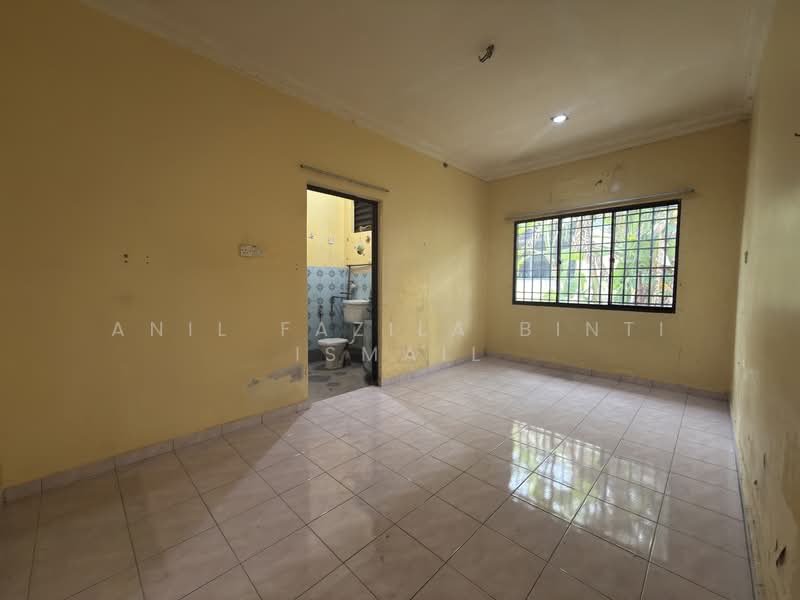 Rumah Banglo untuk Dijual di Kampung Tersusun Tasek (Ipoh) - Anil Fazila Binti Ismail - Bathroom - PropertyGuru.com.my