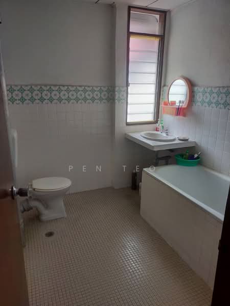 Rumah Teres 2 Tingkat untuk Dijual di Paya Terubong (Ayer Itam) - Pen Teo - Bathroom - PropertyGuru.com.my