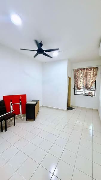 1.5-storey Terraced House for Sale in Taman Pelangi Indah (Ulu Tiram) - Coco Feng Lily - Living Room - PropertyGuru.com.my