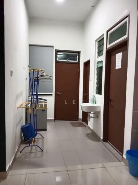 Rumah Berkembar untuk Dijual di Bandar Penawar (Kota Tinggi) - Max Leong - Corridor - PropertyGuru.com.my