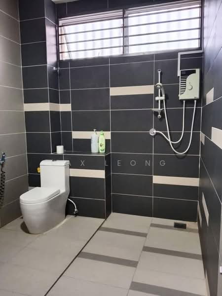 Rumah Berkembar untuk Dijual di Bandar Penawar (Kota Tinggi) - Max Leong - Bathroom - PropertyGuru.com.my