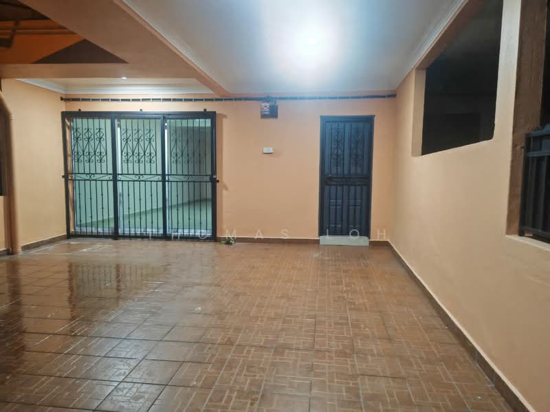 2-storey Terraced House for Sale in Taman Radzi (Klang) - Thomas Loh - Entrance - PropertyGuru.com.my