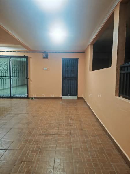 2-storey Terraced House for Sale in Taman Radzi (Klang) - Thomas Loh - Entrance - PropertyGuru.com.my