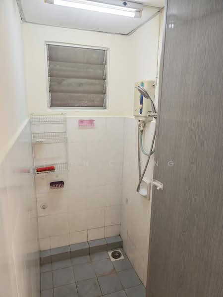 Pangsapuri untuk Disewa di Kantan Court - Even Chong - Bathroom - PropertyGuru.com.my