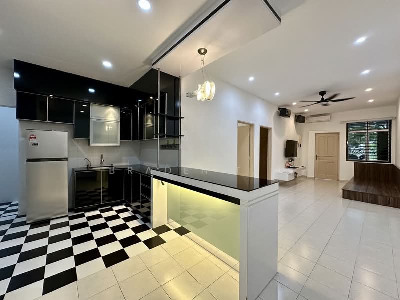 Rumah Teres 1 Tingkat untuk Disewa di Taman Mount Austin (Tebrau) - Braden Tan - Kitchen - PropertyGuru.com.my