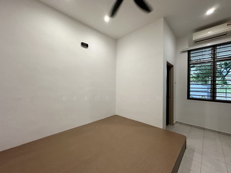 Rumah Teres 1 Tingkat untuk Disewa di Taman Mount Austin (Tebrau) - Braden Tan - Bedroom - PropertyGuru.com.my