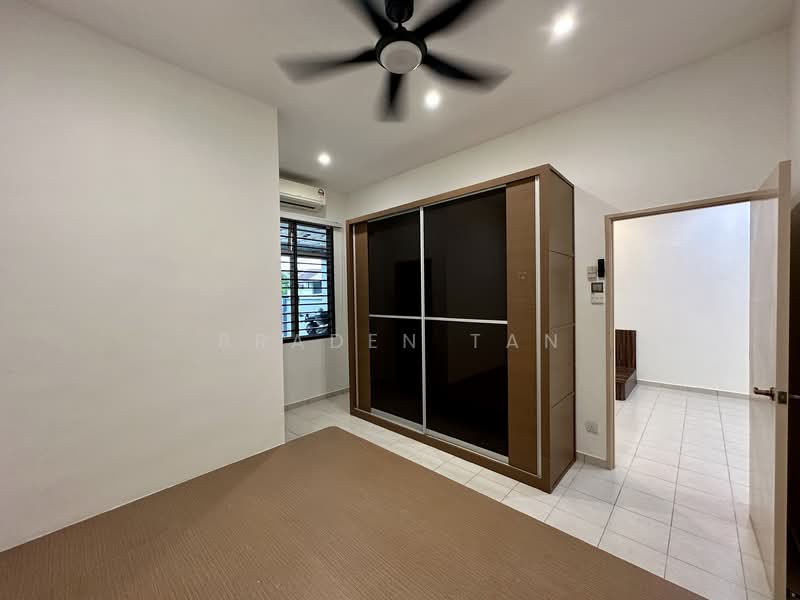Rumah Teres 1 Tingkat untuk Disewa di Taman Mount Austin (Tebrau) - Braden Tan - Bedroom - PropertyGuru.com.my