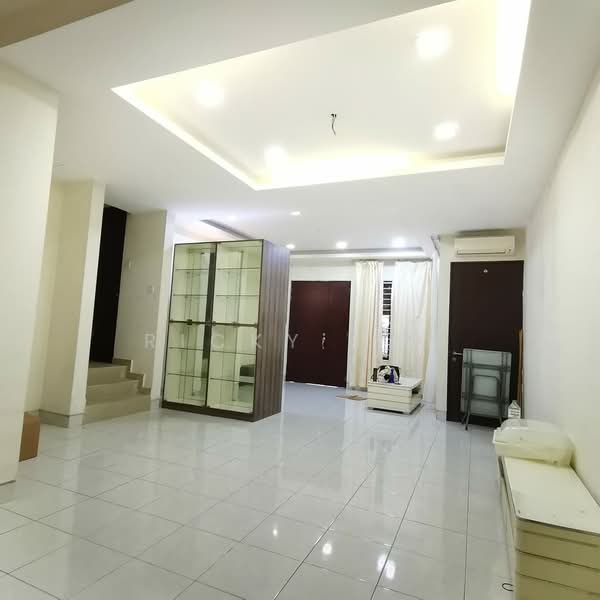 Rumah Teres untuk Disewa di Alam Damai (Cheras) - Ricky Tan - Living Room - PropertyGuru.com.my