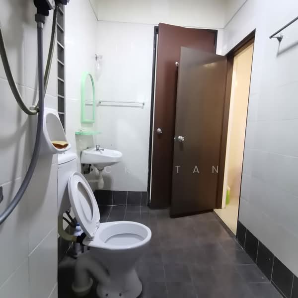 Rumah Teres untuk Disewa di Alam Damai (Cheras) - Ricky Tan - Bathroom - PropertyGuru.com.my