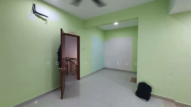 Rumah Teres 2 Tingkat untuk Dijual di Taman Pelangi Semenyih 2 (Semenyih) - Rohani Daud - Entrance - PropertyGuru.com.my