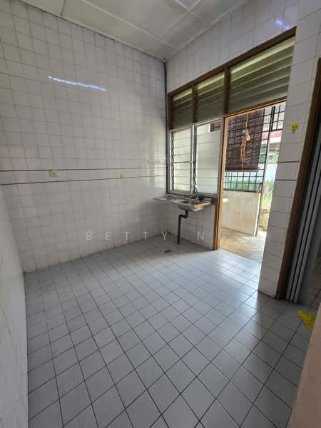 1.5-storey Terraced House for Sale in Taman Molek (Johor Bahru) - Betty Ng - PropertyGuru.com.my