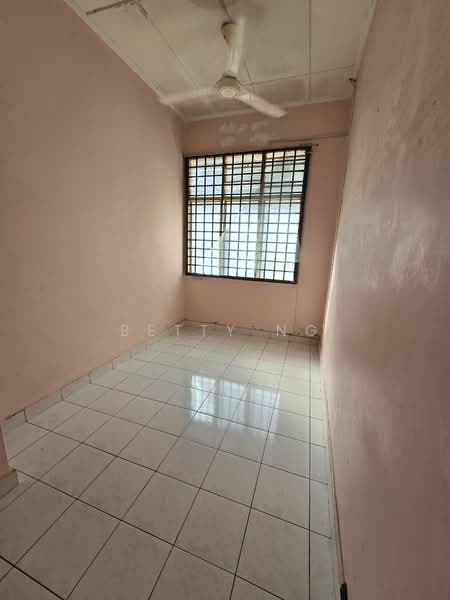 1.5-storey Terraced House for Sale in Taman Molek (Johor Bahru) - Betty Ng - PropertyGuru.com.my