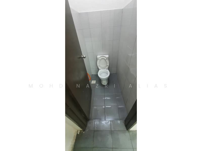 Shop / Office for Rent in Sungai Buloh (Selangor) - Mohd Nazri Alias - Bathroom - PropertyGuru.com.my