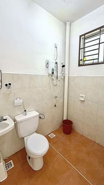 1.5-storey Terraced House for Sale in Taman Pelangi Indah (Ulu Tiram) - Brandon Khor - Bathroom - PropertyGuru.com.my