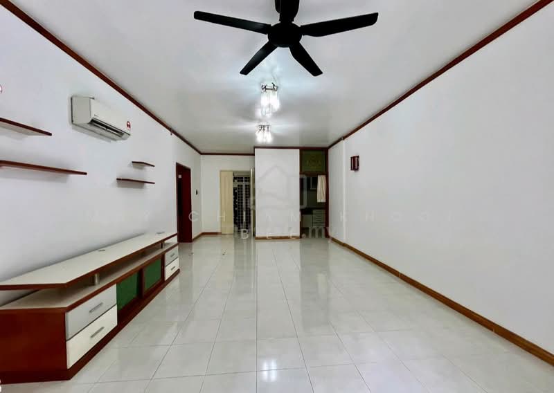 Condominium for Sale at Bayswater Resort Condominium - May Chiam Khooi Bee - Living Room - PropertyGuru.com.my