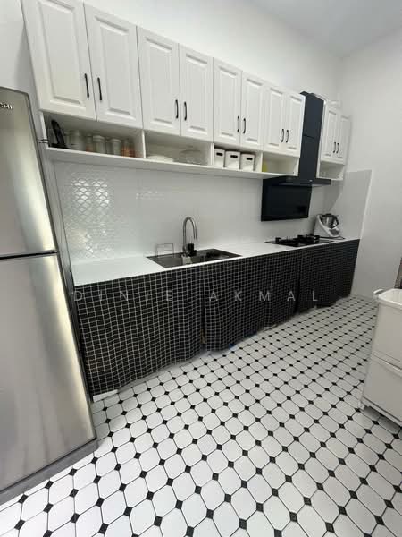 Rumah Teres untuk Dijual di Taman Mekar (Butterworth) - Dinie Akmal - Kitchen - PropertyGuru.com.my