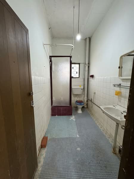 1-storey Terraced House for Sale in Tanjung Bungah (Penang) - Max Ng - Bathroom - PropertyGuru.com.my