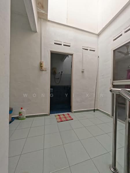 Rumah Teres 2 Tingkat untuk Dijual di Taman Satelite 2 (Bahau) - Wong Yi Xin - Bathroom - PropertyGuru.com.my