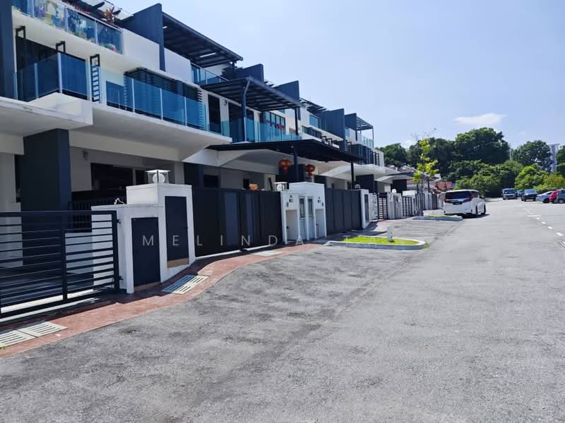 Rumah Teres 2.5 Tingkat untuk Dijual di Puchong (Selangor) - Melinda Tan - Exterior - PropertyGuru.com.my