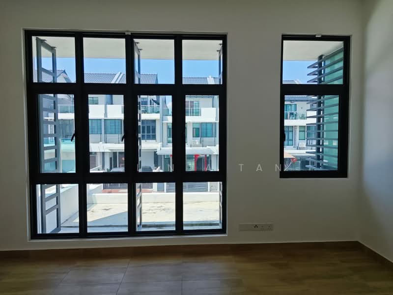 Rumah Teres 2.5 Tingkat untuk Dijual di Puchong (Selangor) - Melinda Tan - View - PropertyGuru.com.my