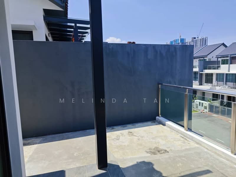 Rumah Teres 2.5 Tingkat untuk Dijual di Puchong (Selangor) - Melinda Tan - Balcony - PropertyGuru.com.my