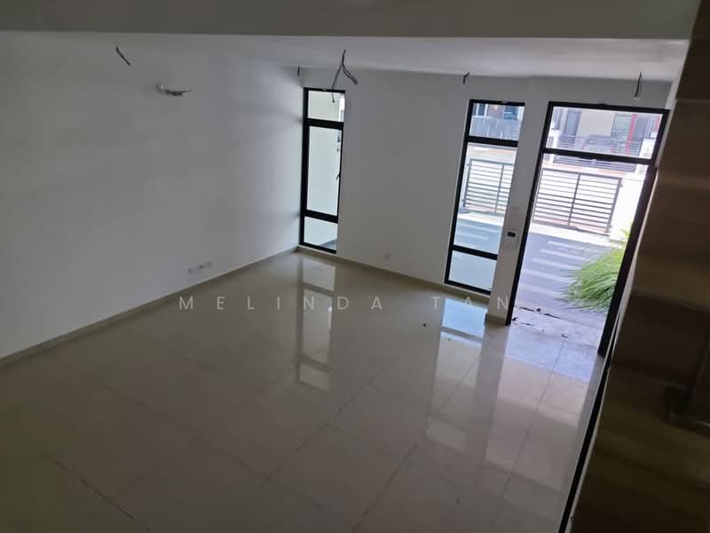 Rumah Teres 2.5 Tingkat untuk Dijual di Puchong (Selangor) - Melinda Tan - Living Room - PropertyGuru.com.my