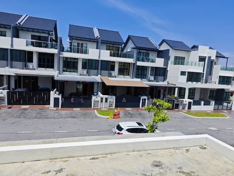 Rumah Teres 2.5 Tingkat untuk Dijual di Puchong (Selangor) - Melinda Tan - Exterior - PropertyGuru.com.my