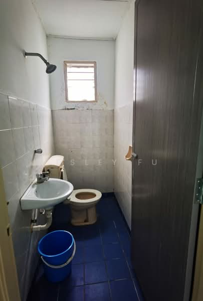 Pangsapuri untuk Dijual di Apartment Bayu - Wesley Fu - Bathroom - PropertyGuru.com.my