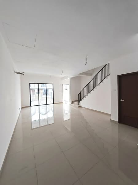 2-storey Terraced House for Sale in Bandar Dato Onn (Tebrau) - Ck Leow - Living Room - PropertyGuru.com.my