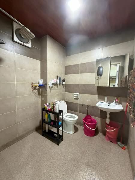 Rumah Berkembar untuk Dijual di Taman Residensi Panchor (Nibong Tebal) - David Lee - Bathroom - PropertyGuru.com.my