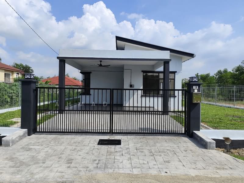 Rumah Banglo untuk Dijual di Mahkota Hills (Lenggeng) - Ahmad Fadlee - PropertyGuru.com.my