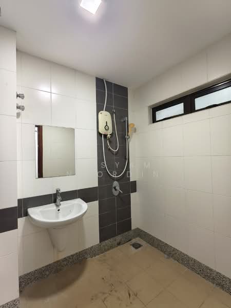 4-storey Terraced House for Rent in Ampang (Selangor) - Hisyam Noordin - Bathroom - PropertyGuru.com.my