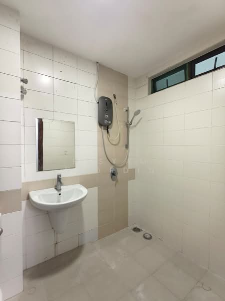 4-storey Terraced House for Rent in Ampang (Selangor) - Hisyam Noordin - Bathroom - PropertyGuru.com.my