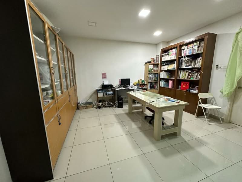 Rumah Teres 3 Tingkat untuk Dijual di Kajang (Selangor) - Lewis Tam - Study - PropertyGuru.com.my