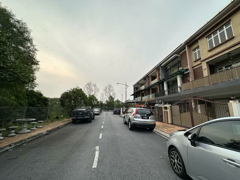 Rumah Teres 3 Tingkat untuk Dijual di Kajang (Selangor) - Lewis Tam - PropertyGuru.com.my