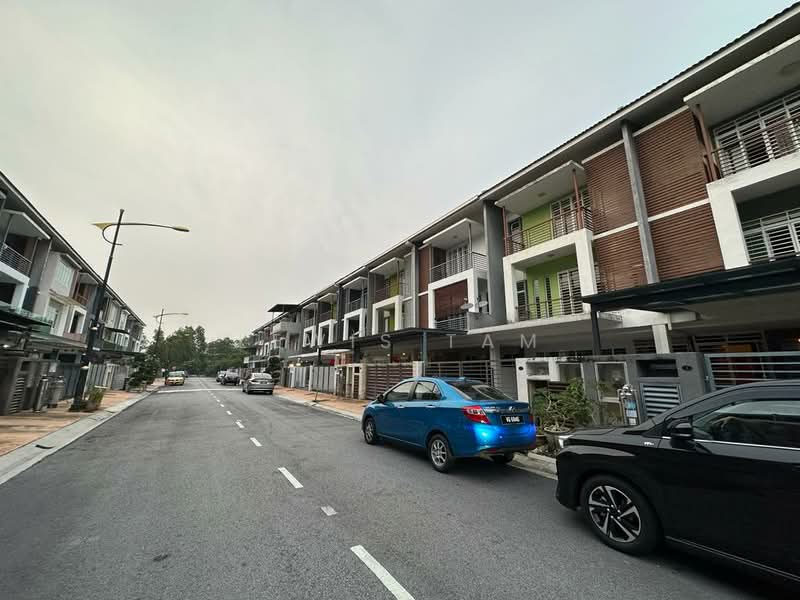 Rumah Teres 3 Tingkat untuk Dijual di Kajang (Selangor) - Lewis Tam - PropertyGuru.com.my