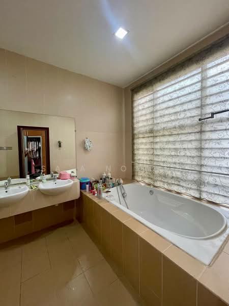 Bungalow for Sale in Kota Kemuning (Shah Alam) - Sa'a Nordin - Bathroom - PropertyGuru.com.my