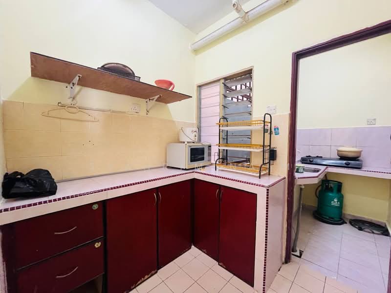 Rumah Flat untuk Disewa di Rumah Pangsa Nilam Sari - Syahrim Naim - Kitchen - PropertyGuru.com.my