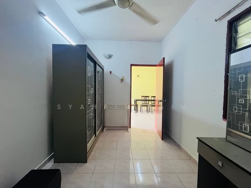 Rumah Flat untuk Disewa di Rumah Pangsa Nilam Sari - Syahrim Naim - Corridor - PropertyGuru.com.my