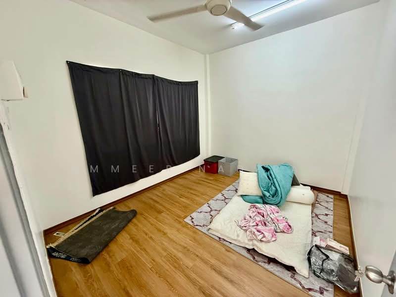 Pangsapuri untuk Dijual di Pangsapuri Mawar - Ammeer Nadzrai - Bedroom - PropertyGuru.com.my