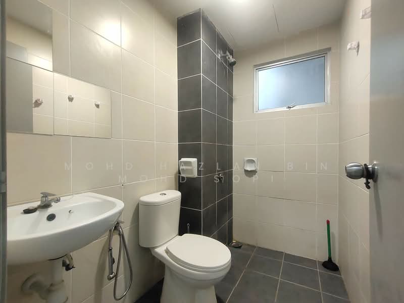 Townhouse for Rent in Kuala Selangor (Selangor) - Mohd Hazlan bin Mohd Sopi - Bathroom - PropertyGuru.com.my