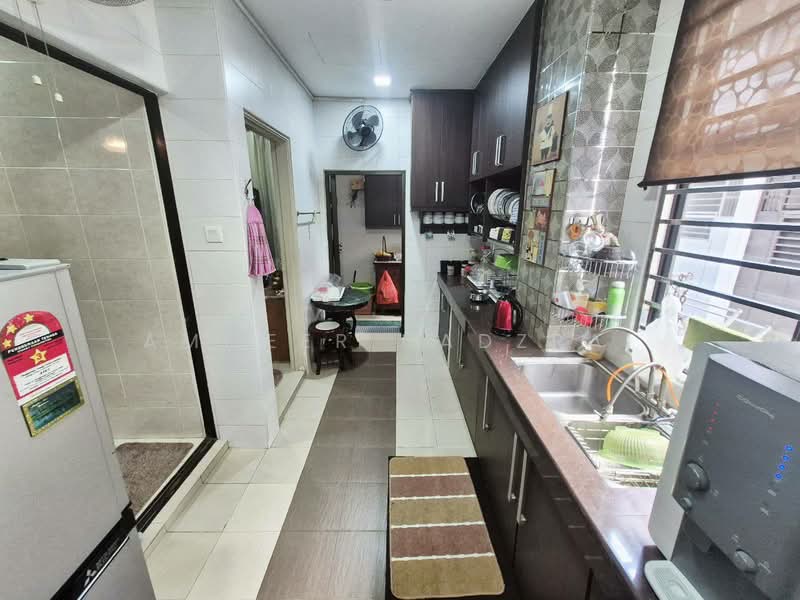 3-storey Terraced House for Sale in Mutiara Bukit Jalil (Bukit Jalil) - Ammeer Nadzrai - Kitchen - PropertyGuru.com.my