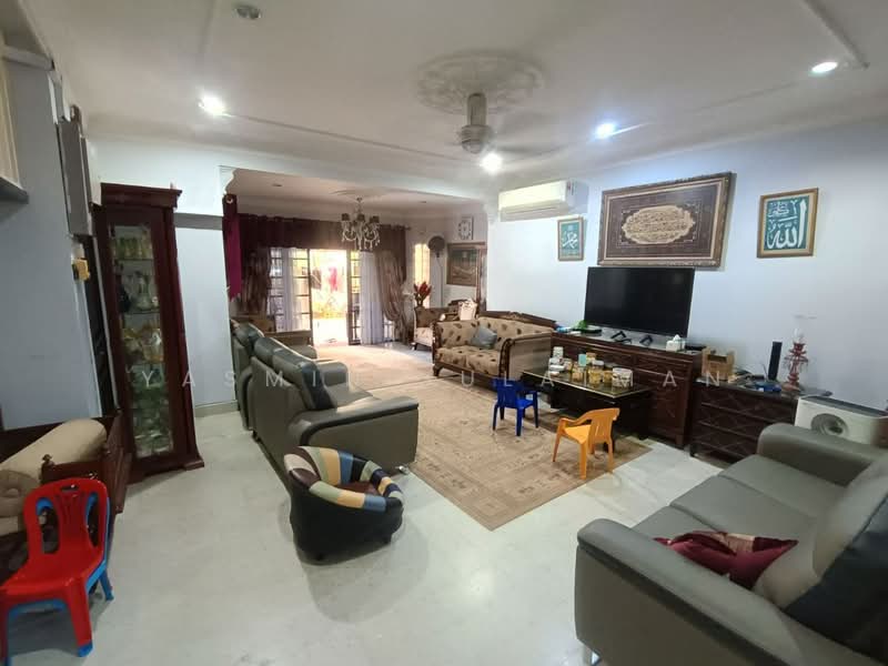 2-storey Terraced House for Sale in Seksyen 4 (Shah Alam) - Yasmin Sulaiman - Living Room - PropertyGuru.com.my