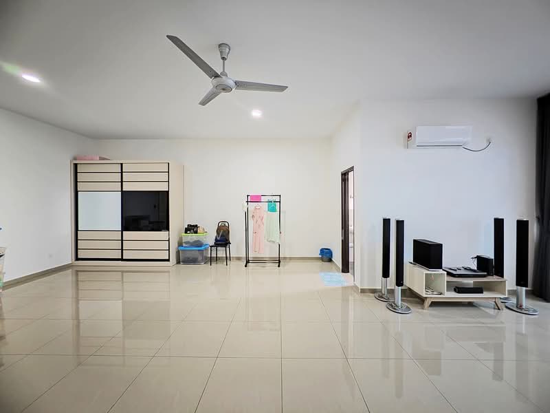Rumah Teres 2 Tingkat untuk Dijual di Taman Bukit Jaya (Ulu Tiram) - David Ong - Living Room - PropertyGuru.com.my