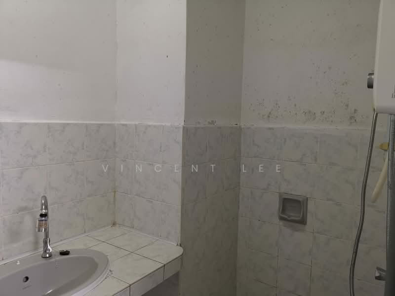 Kondominium untuk Disewa di Bukit Pandan Kondominium 2 - Vincent Lee - Bathroom - PropertyGuru.com.my