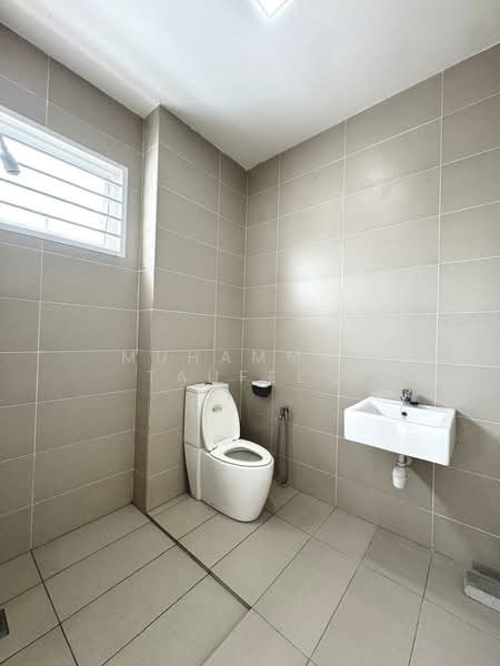 Rumah Teres 2 Tingkat untuk Disewa di Bandar Sri Sendayan (Negeri Sembilan) - Muhammad Taufeeq - Bathroom - PropertyGuru.com.my