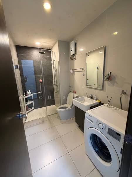 Condominium for Rent at Bay Point @ Country Garden Danga Bay - Louis Tan - Bathroom - PropertyGuru.com.my