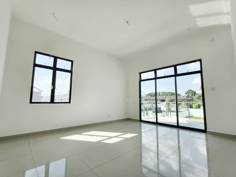 Cluster House for Sale in Taman Mount Austin (Tebrau) - Zoe Voon - Living Room - PropertyGuru.com.my