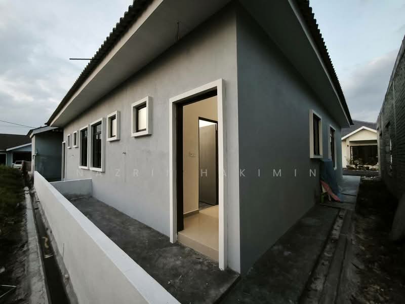 Semi-Detached House for Sale in Kampung Jalan Kebun (Shah Alam) - Nazrin Hakimin - PropertyGuru.com.my